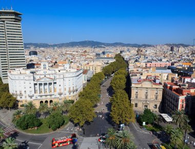 Η Las Ramplas «σφύζει από ζωή» μία ώρα πριν το τρομοκρατικό χτύπημα (φωτό, βίντεο)